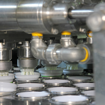 bardak ayran dolum ve kapatma makinesi tetripak makine (1)