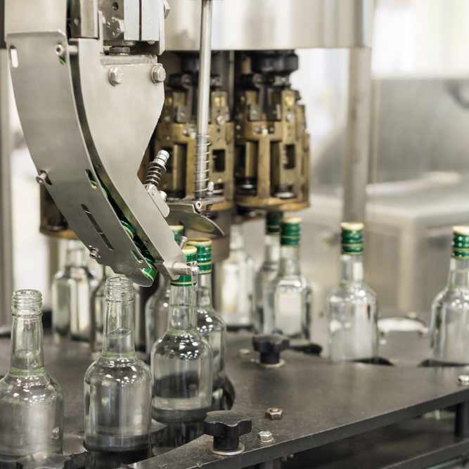 Cam şişe dolum ve metal kapak kapatma makinası tetripak